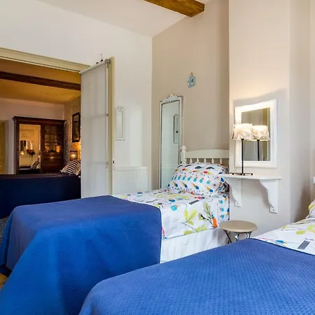 Maison D'angle Oda ve Kahvaltı 3*